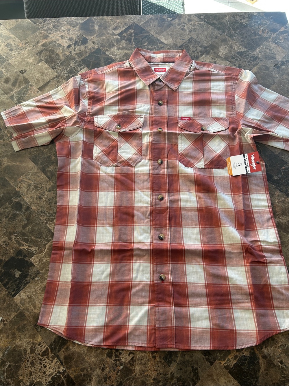 NWT 🆕 Wrangler Red and White Plaid Short-Sleeve Button-Down Shirt size S